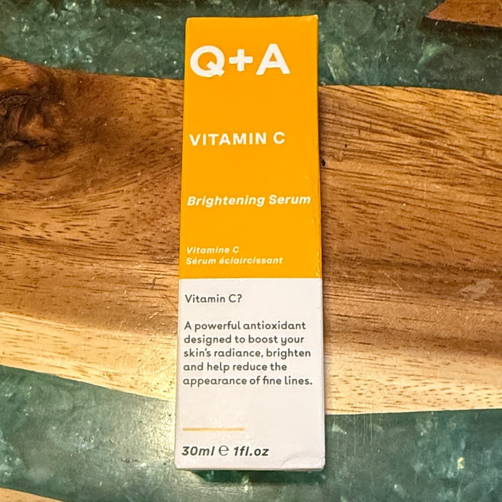 Q+A Vitamin C Brightening Serum NEW